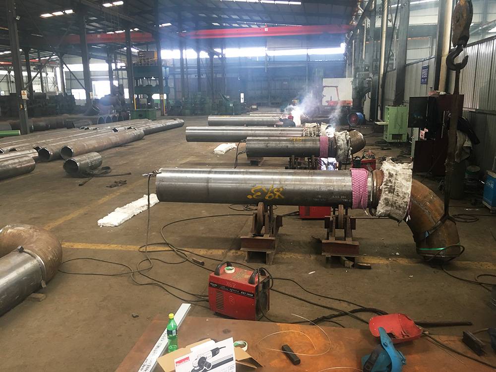 合成管道制造场景